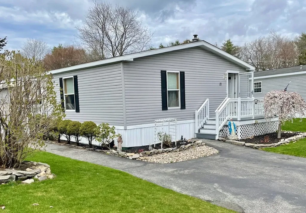 21 Oak Hill Drive Hampstead NH 03841