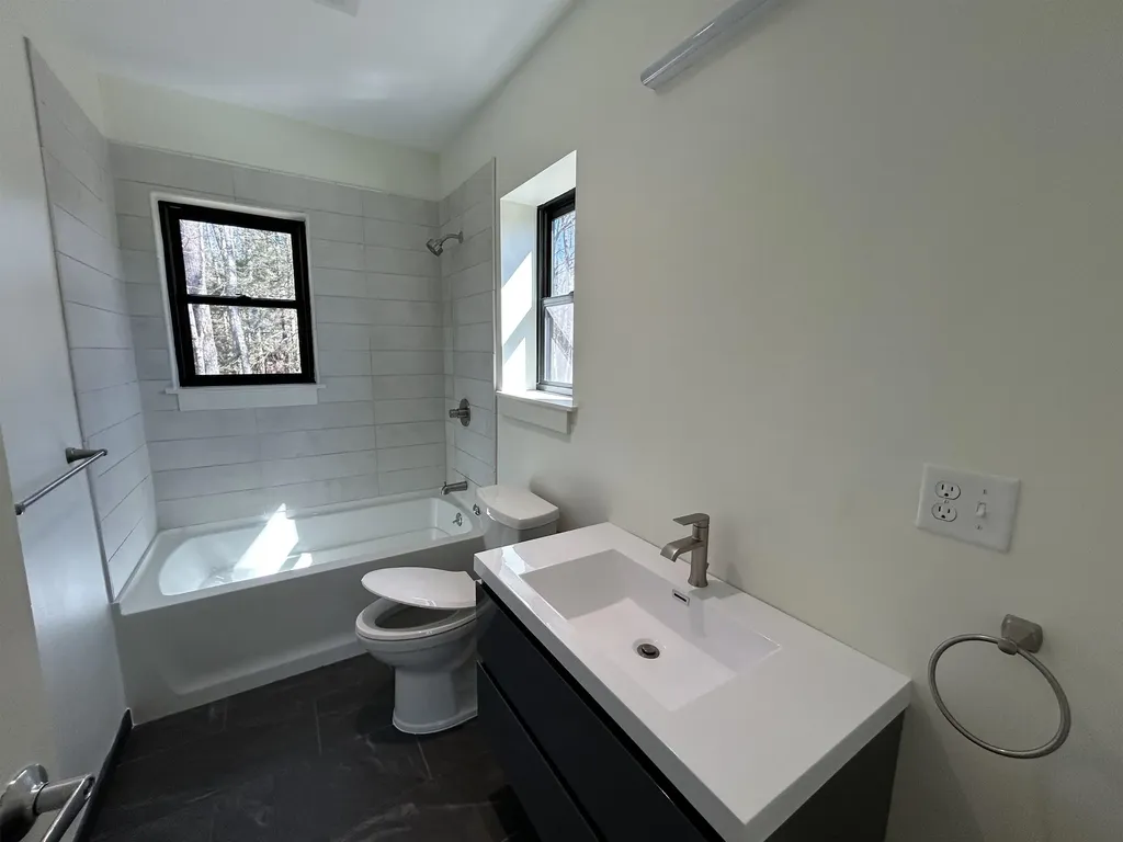 36 Ladds Lane Epping NH 03042