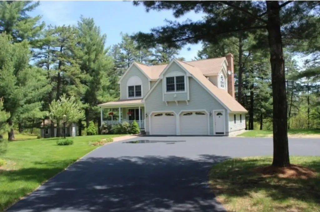 21 Logan Way Ossipee NH 03890