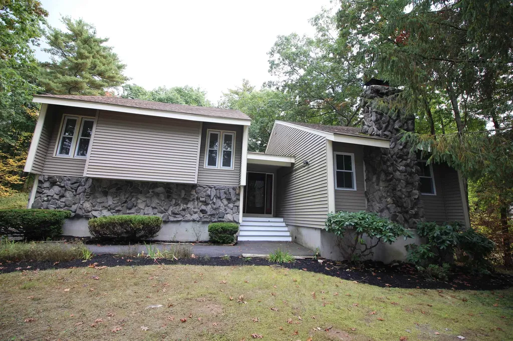 9 Emerald Drive Derry NH 03038
