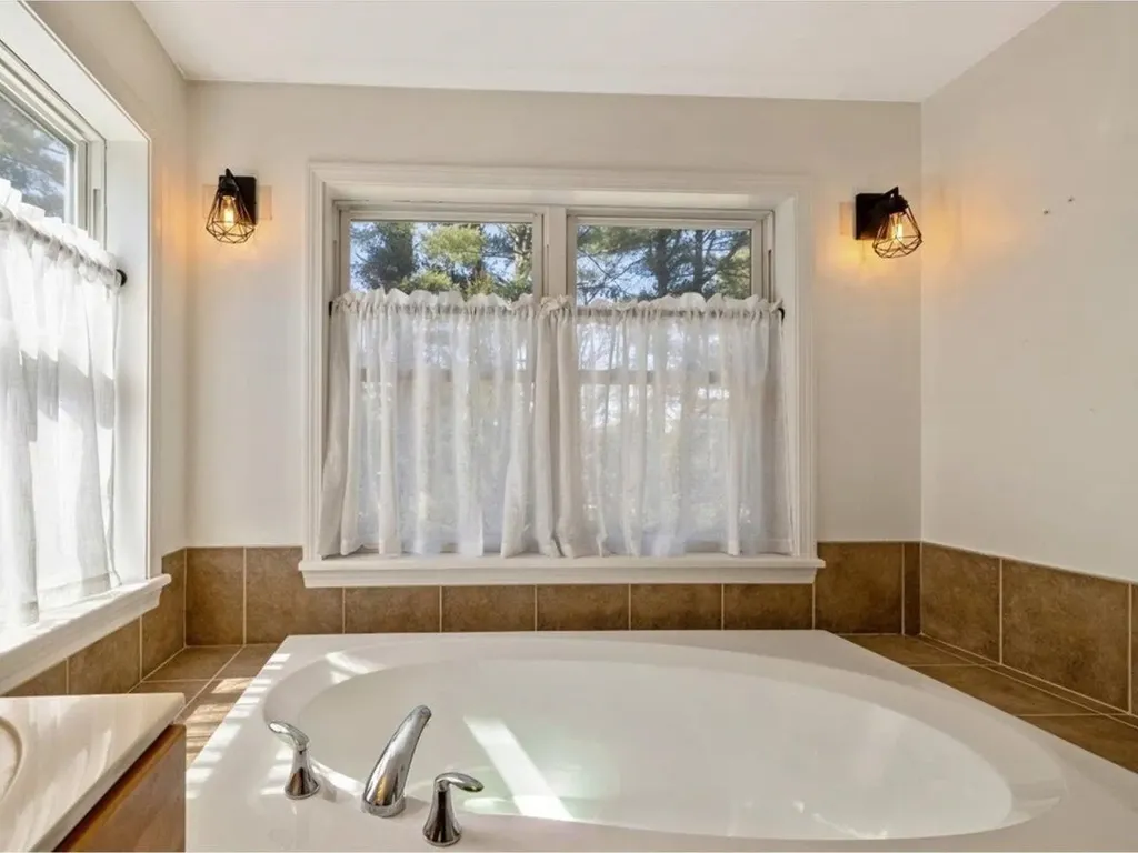 34 Blakewood Drive Georgia VT 05468