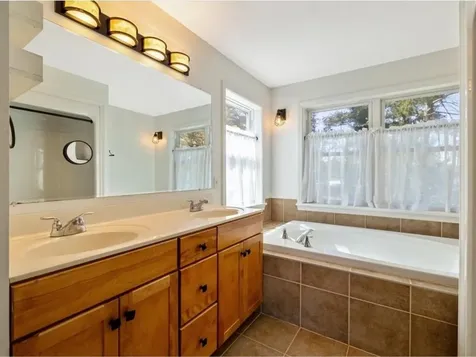 34 Blakewood Drive Georgia VT 05468
