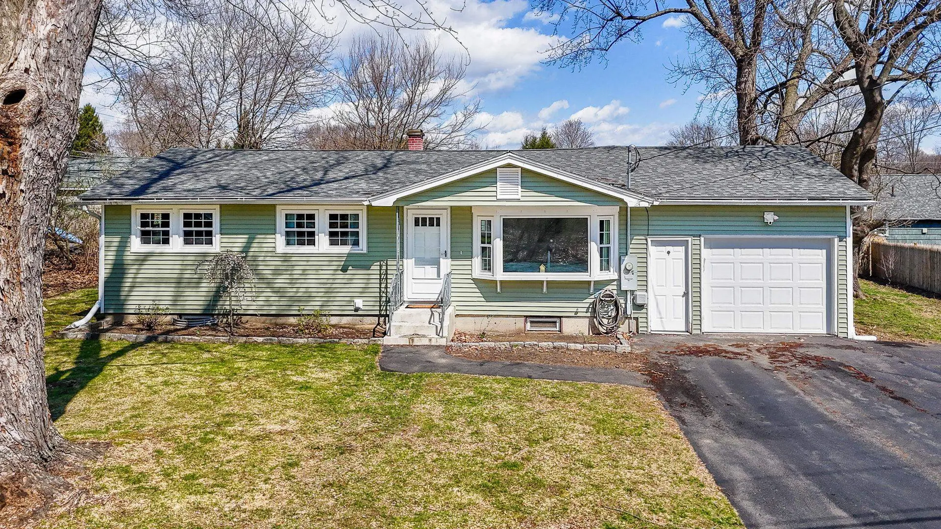 4 Clairmoor Drive Nashua NH 03060