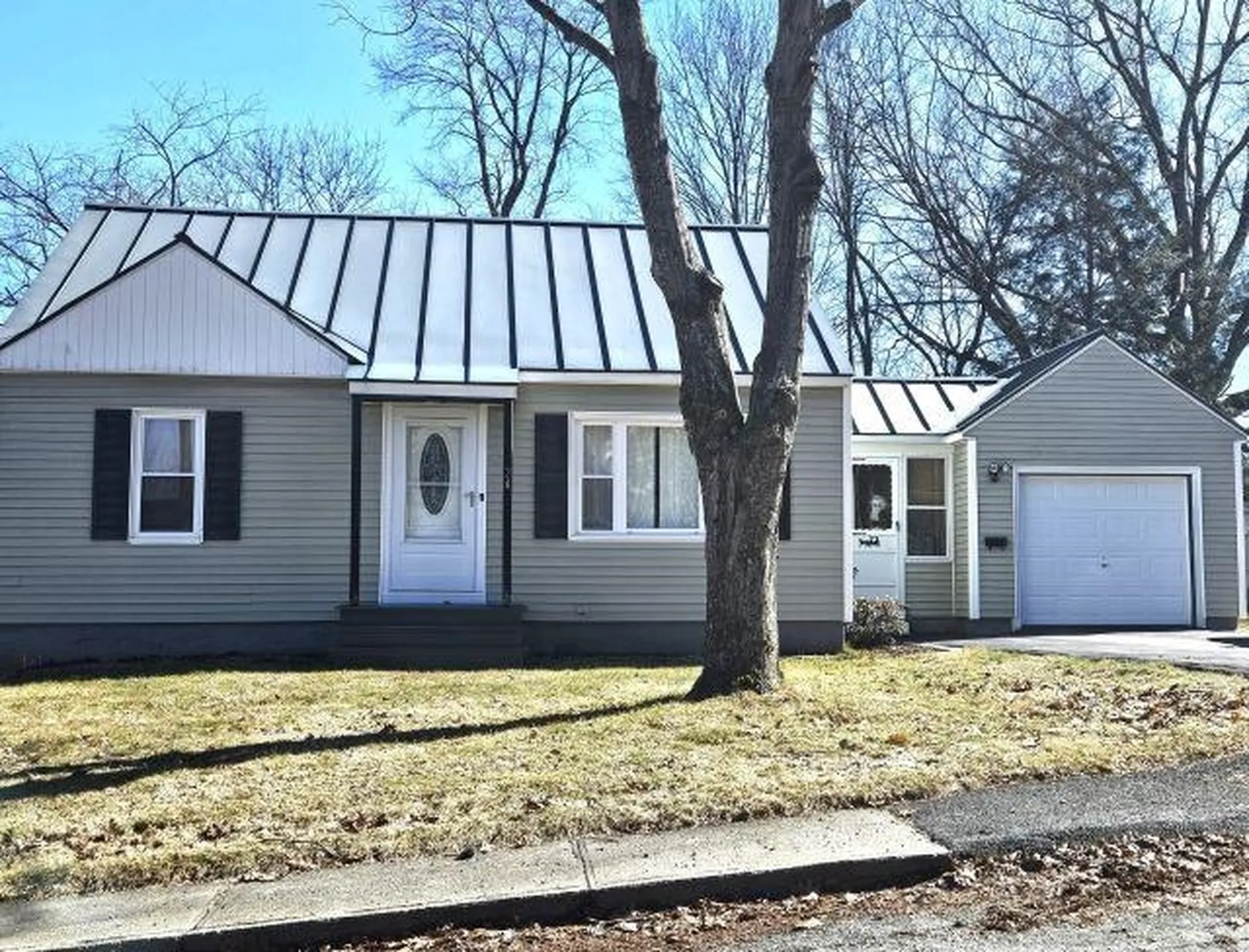 24 Leslie Avenue Claremont NH 03743