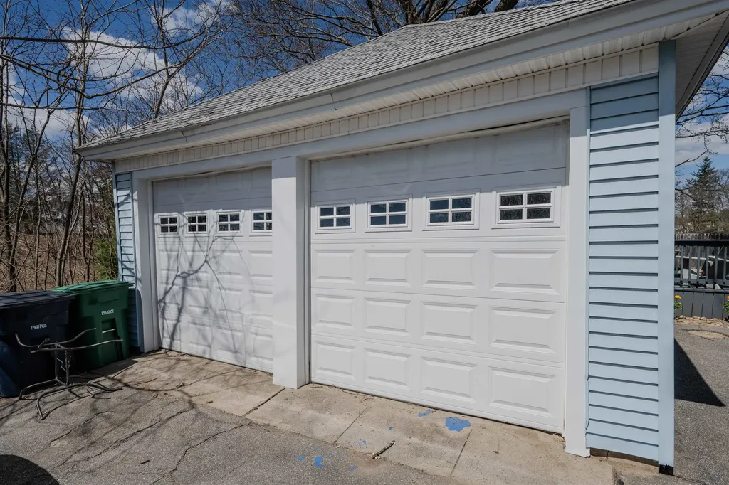 21 Fairmount Street Nashua NH 03064