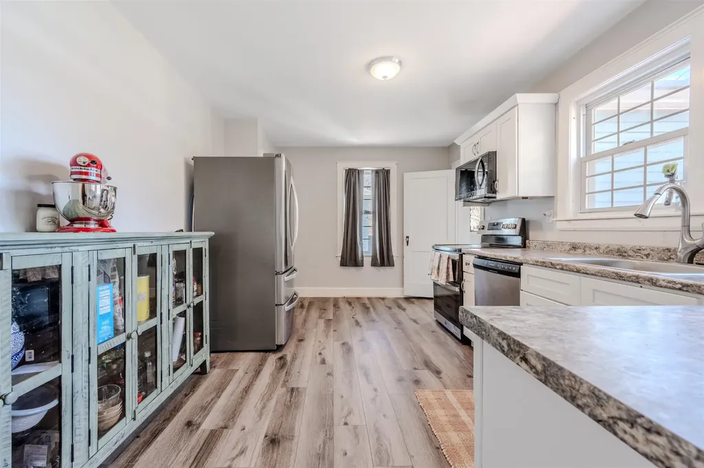21 Fairmount Street Nashua NH 03064