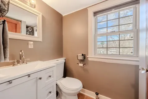 21 Fairmount Street Nashua NH 03064