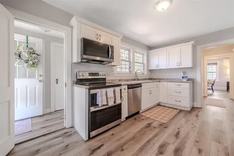 21 Fairmount Street Nashua NH 03064