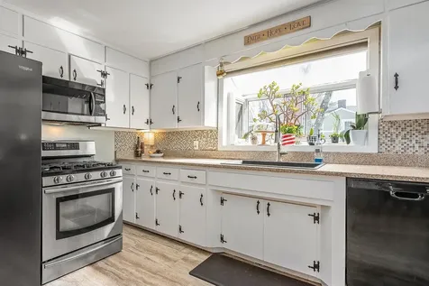 6 Homestead Circle Hampton NH 03842