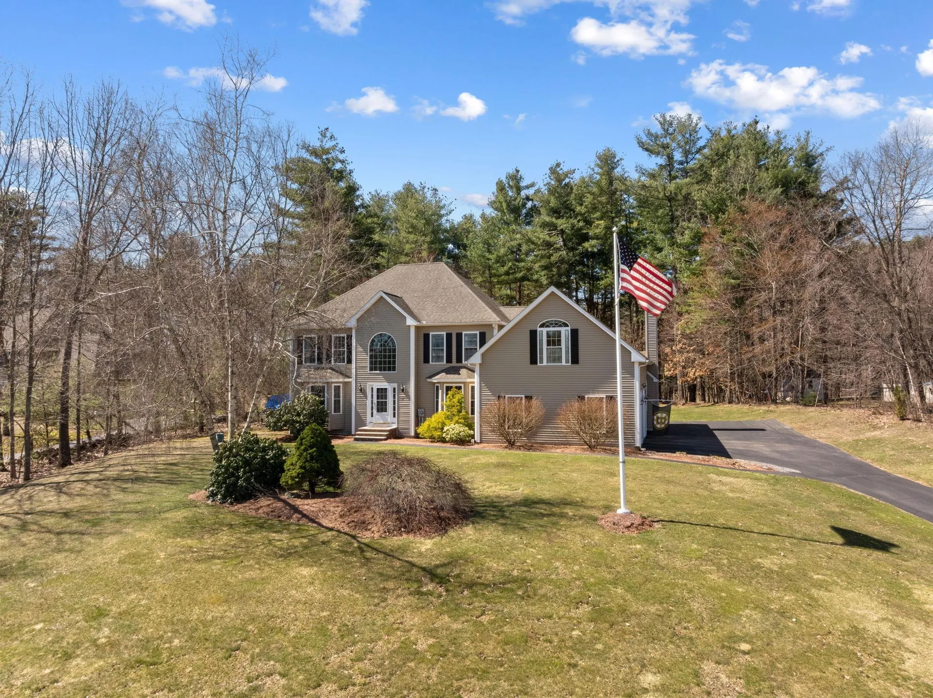 13 Longview Circle Pelham NH 03076