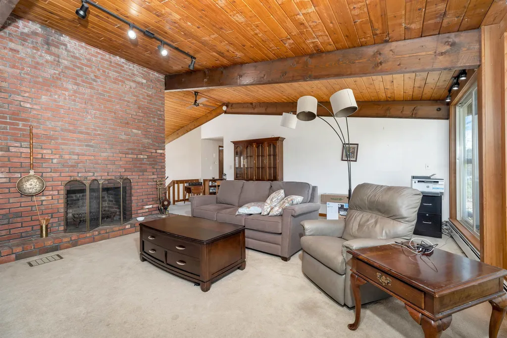 5 Acropolis Avenue Londonderry NH 03053