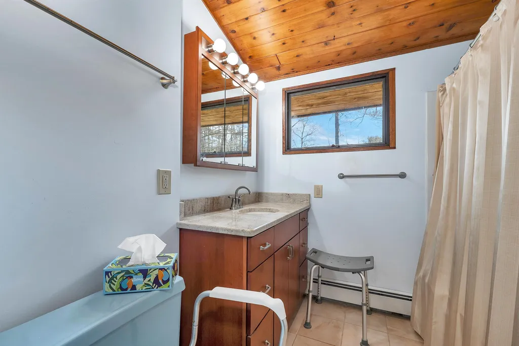 5 Acropolis Avenue Londonderry NH 03053