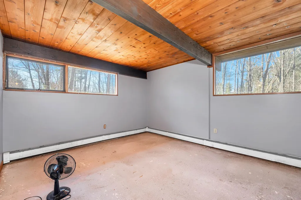 5 Acropolis Avenue Londonderry NH 03053