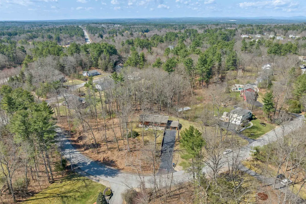 5 Acropolis Avenue Londonderry NH 03053