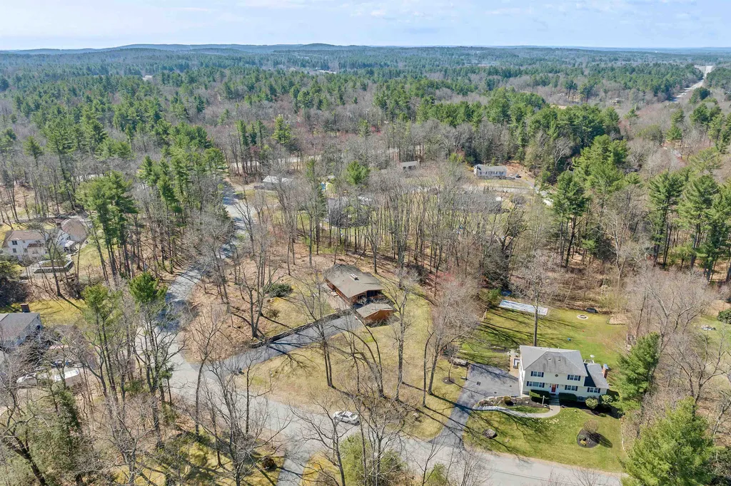 5 Acropolis Avenue Londonderry NH 03053