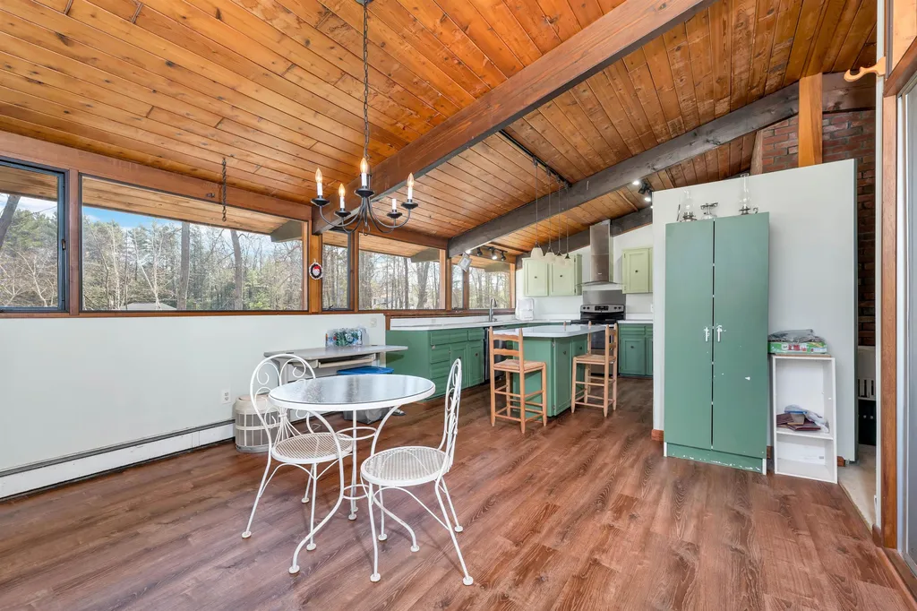 5 Acropolis Avenue Londonderry NH 03053