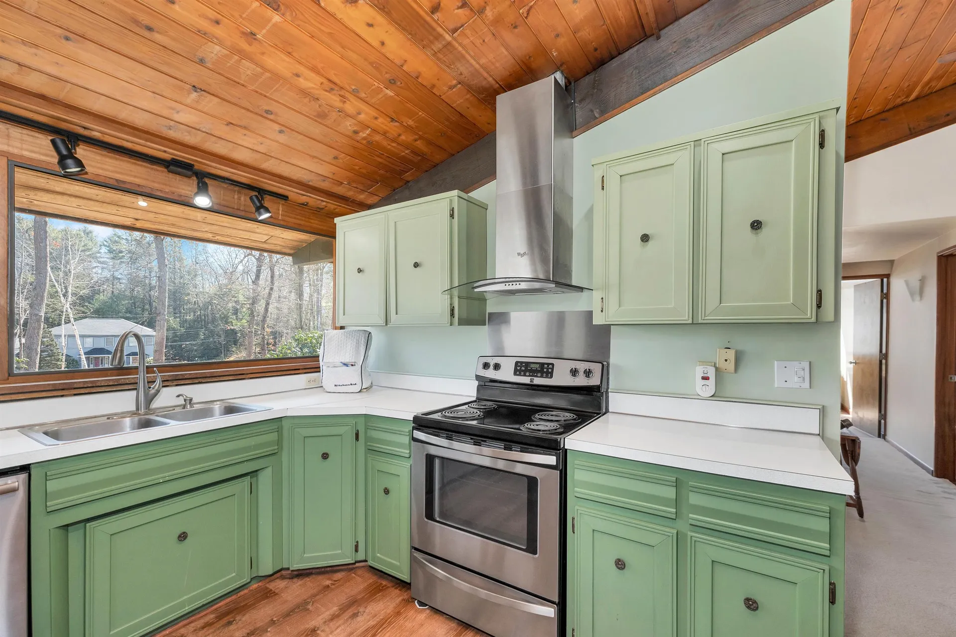 5 Acropolis Avenue Londonderry NH 03053
