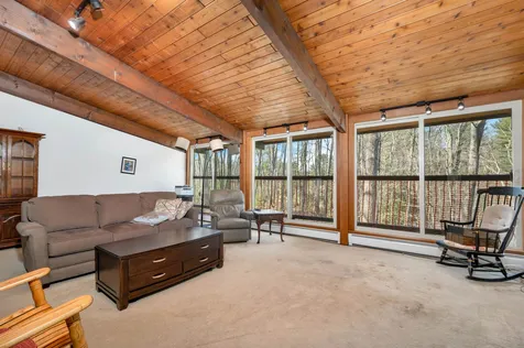 5 Acropolis Avenue Londonderry NH 03053