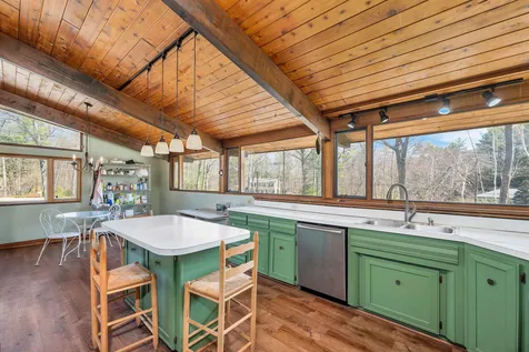 5 Acropolis Avenue Londonderry NH 03053