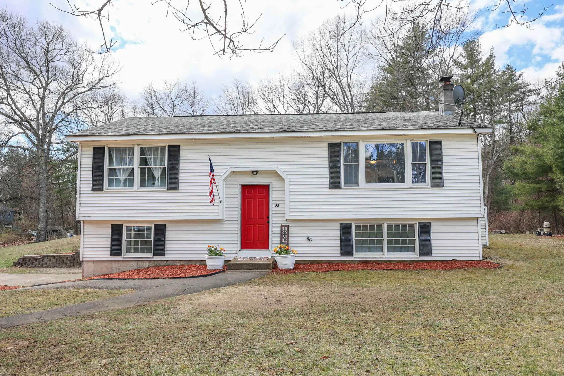 33 West Road Londonderry NH 03053