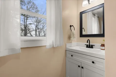 157 Exeter Road Newmarket NH 03857