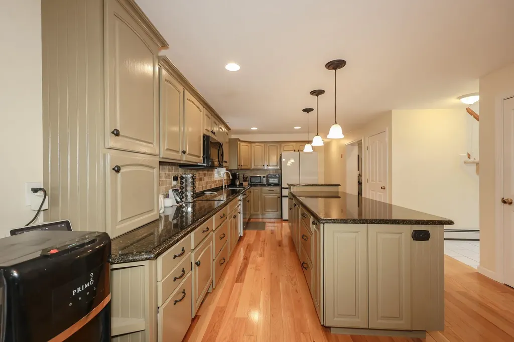 7 Hidden Meadow Drive Londonderry NH 03053