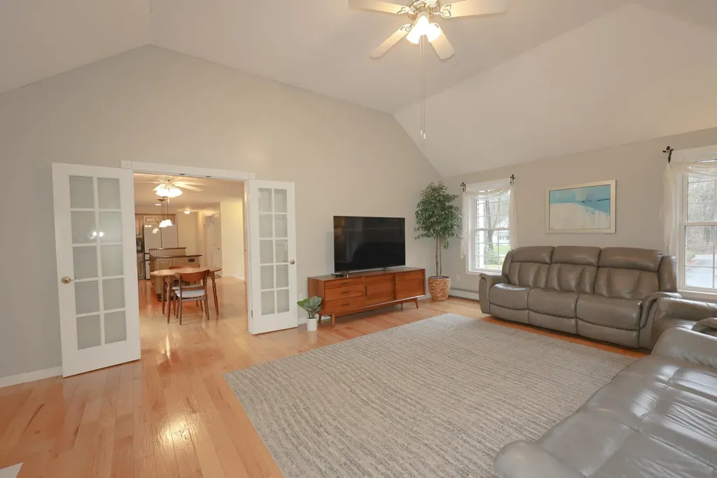 7 Hidden Meadow Drive Londonderry NH 03053