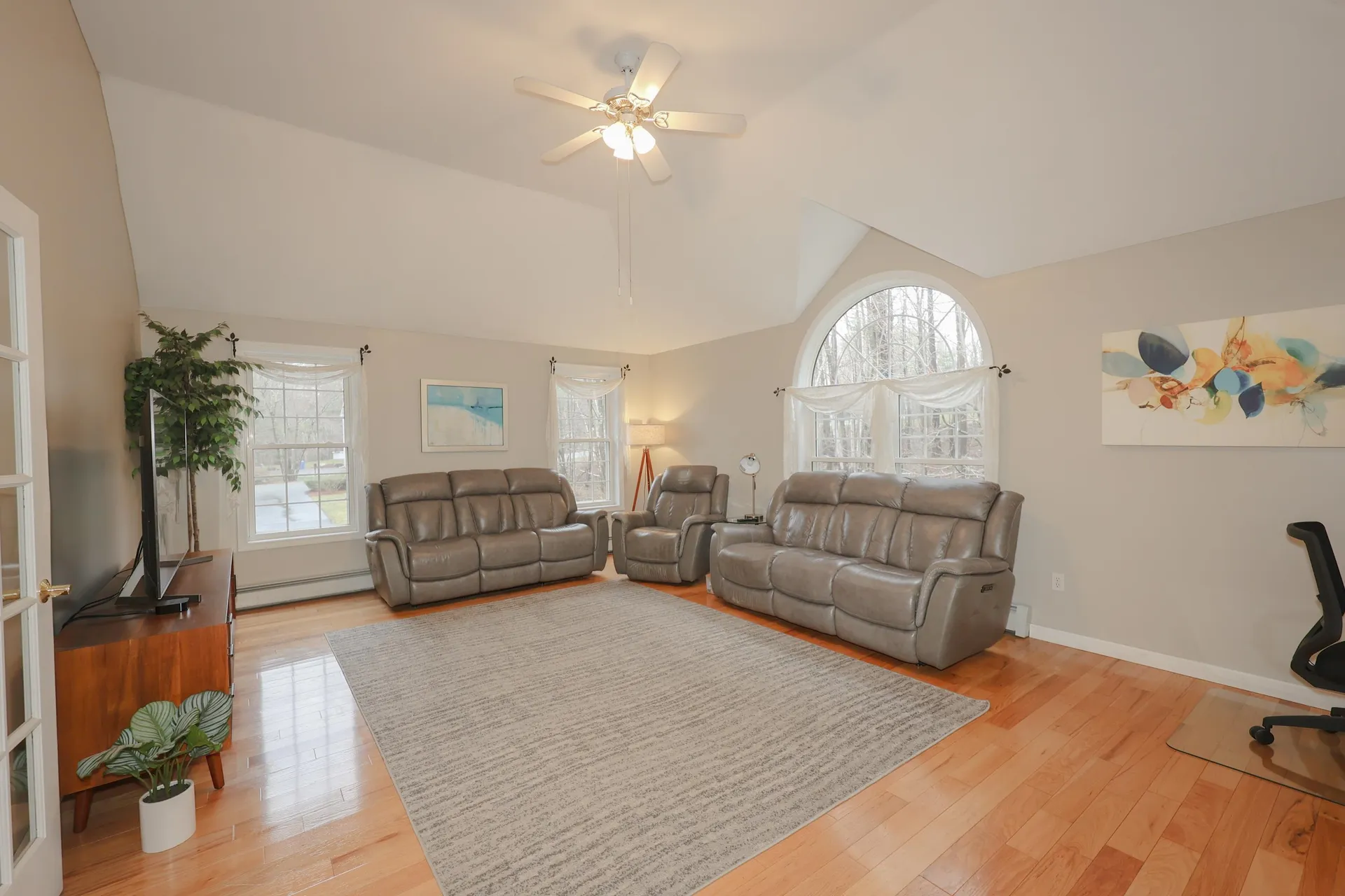 7 Hidden Meadow Drive Londonderry NH 03053