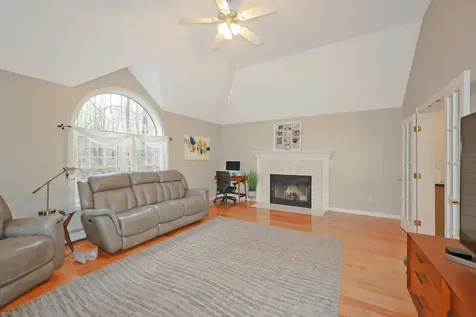 7 Hidden Meadow Drive Londonderry NH 03053