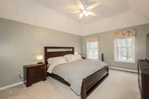 7 Hidden Meadow Drive Londonderry NH 03053
