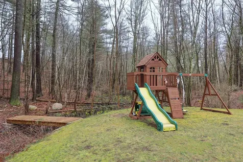 7 Hidden Meadow Drive Londonderry NH 03053