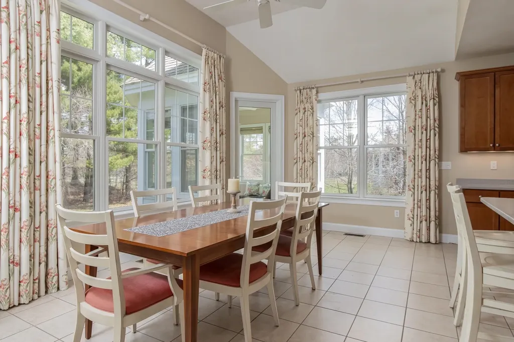 19 Freemans Way Hollis NH 03049