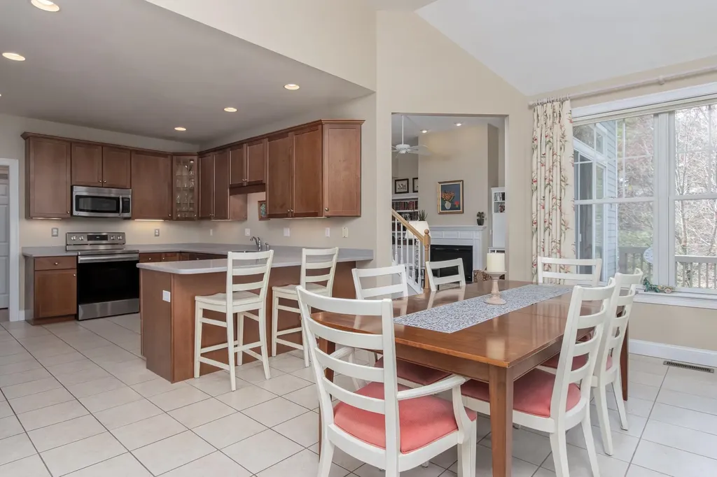 19 Freemans Way Hollis NH 03049