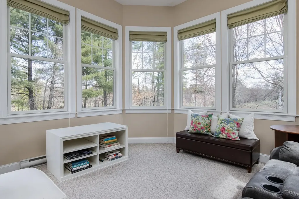 19 Freemans Way Hollis NH 03049