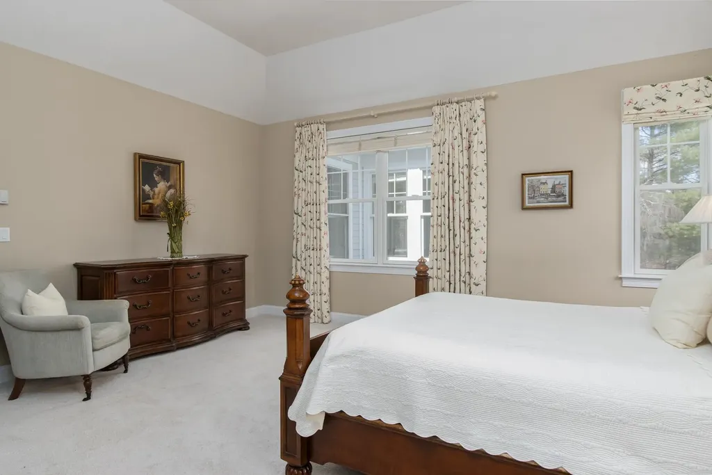 19 Freemans Way Hollis NH 03049