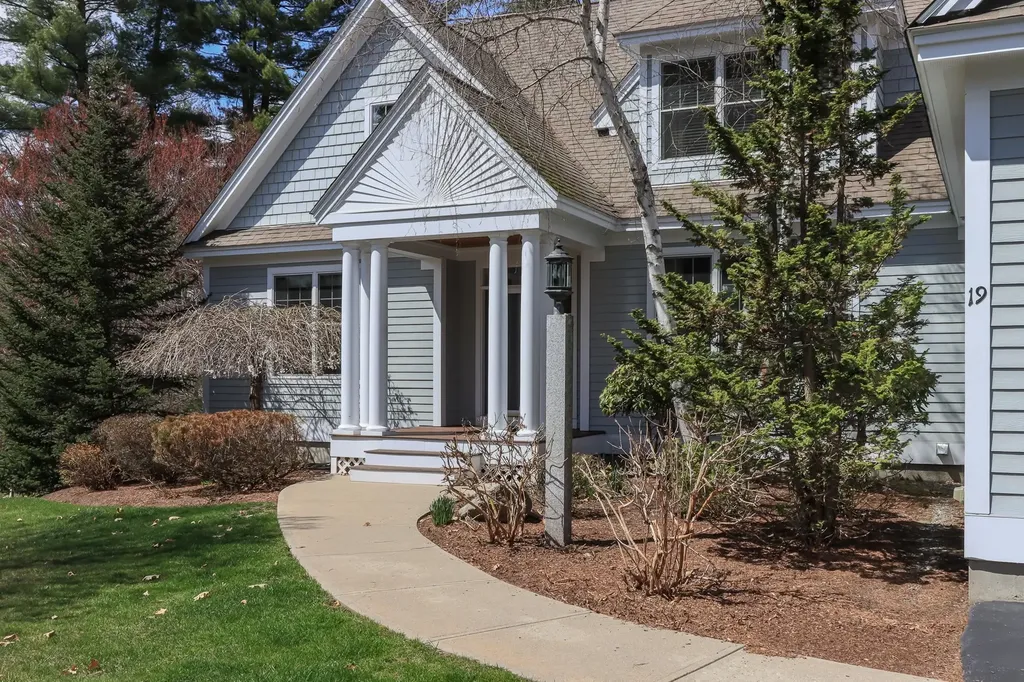 19 Freemans Way Hollis NH 03049