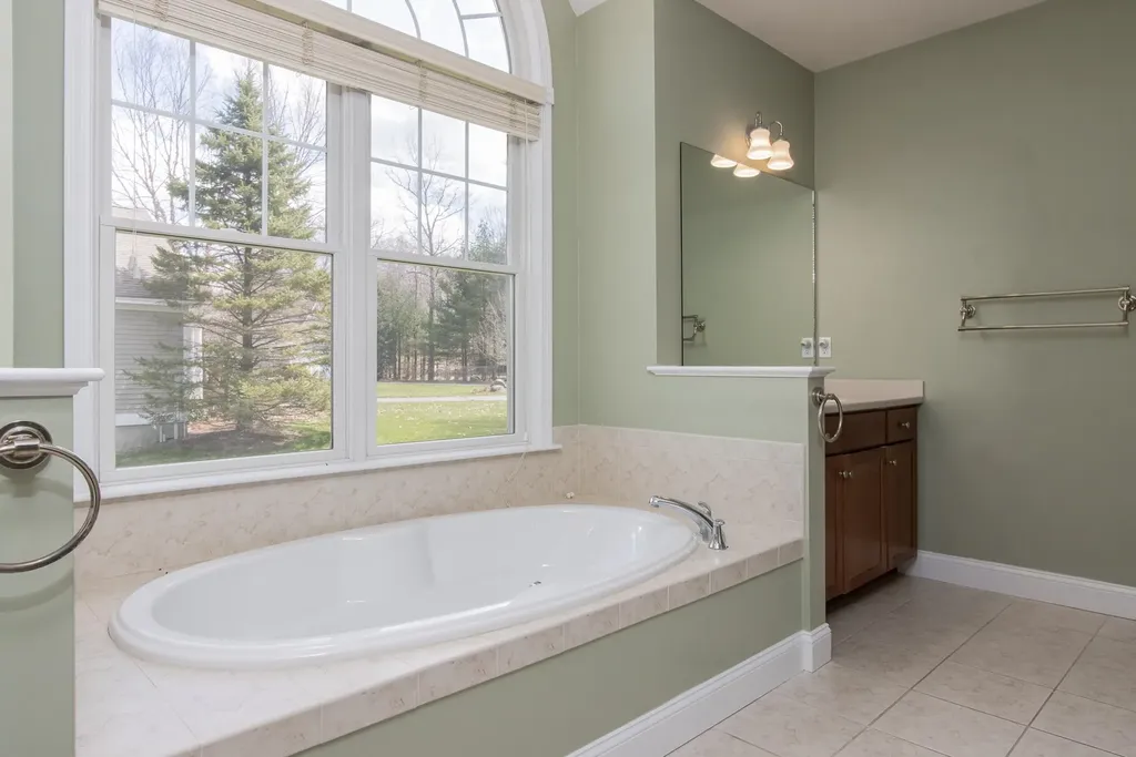 19 Freemans Way Hollis NH 03049