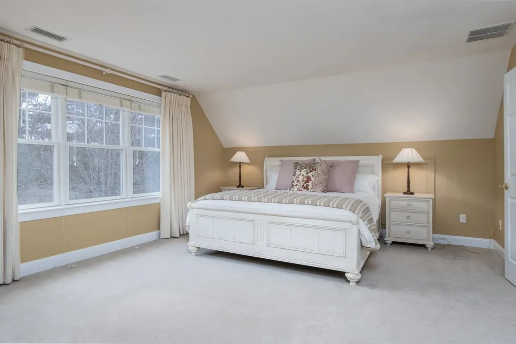 19 Freemans Way Hollis NH 03049