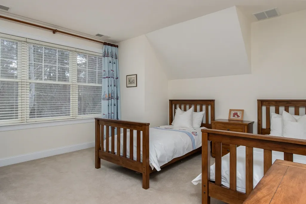 19 Freemans Way Hollis NH 03049