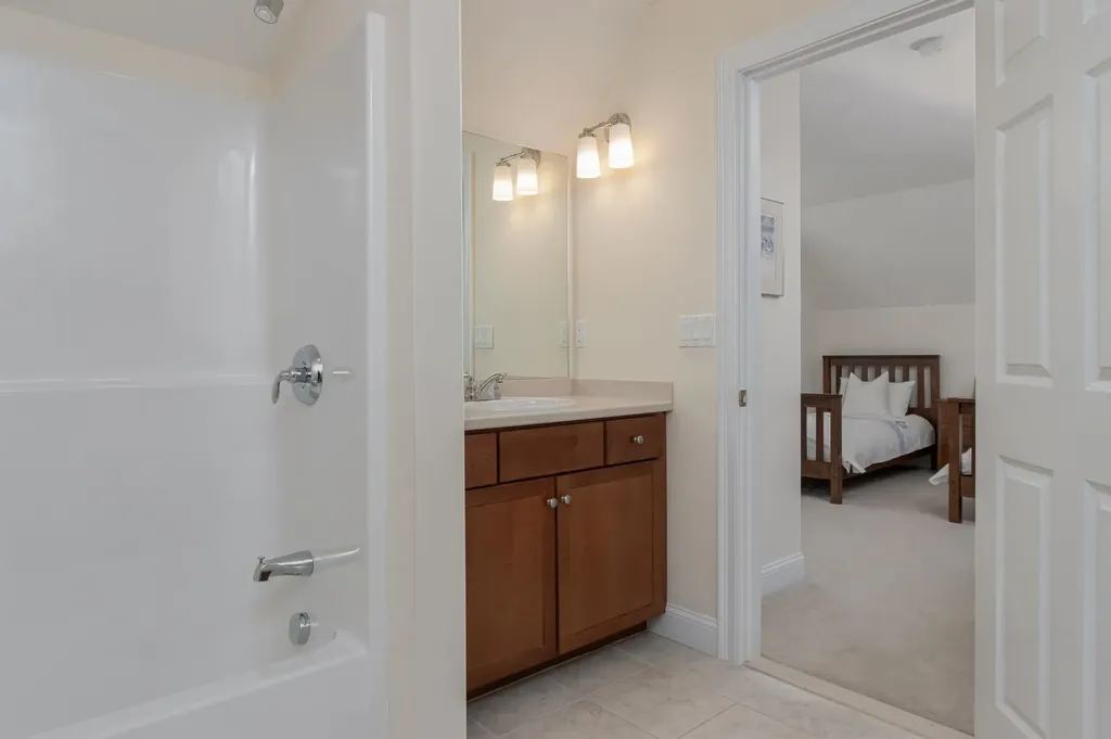 19 Freemans Way Hollis NH 03049