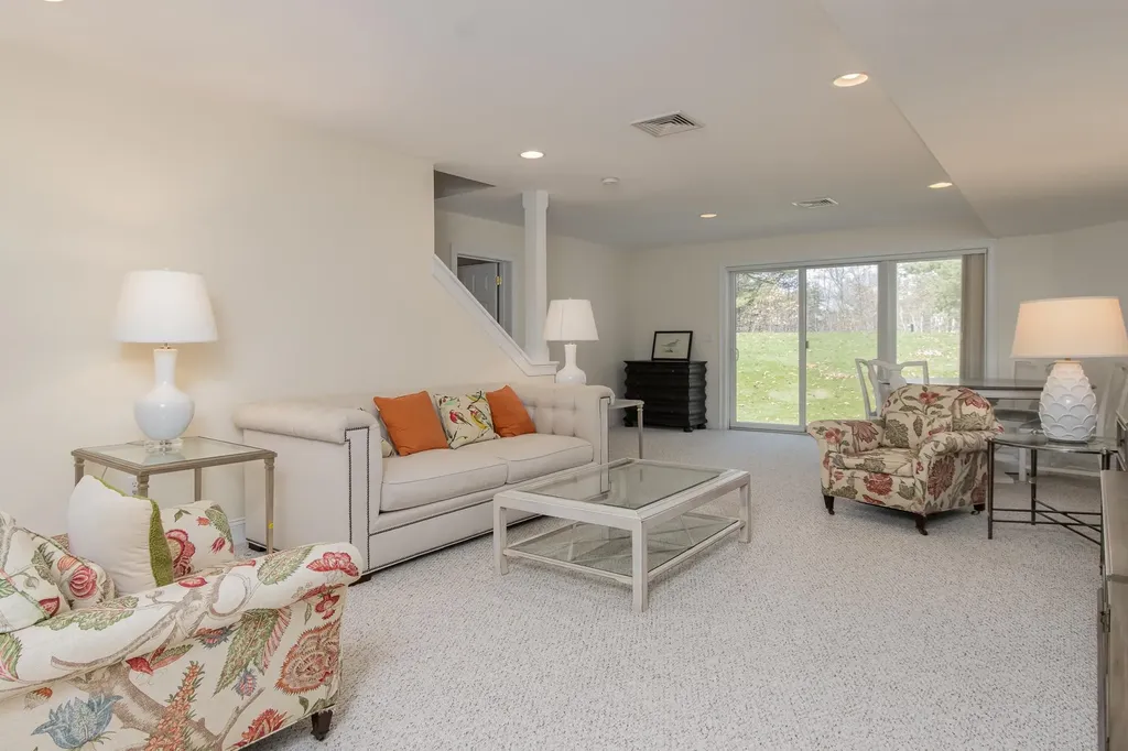 19 Freemans Way Hollis NH 03049