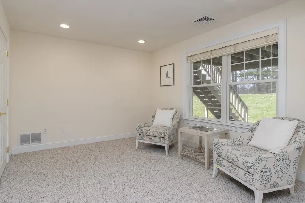 19 Freemans Way Hollis NH 03049
