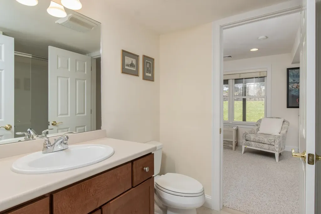 19 Freemans Way Hollis NH 03049