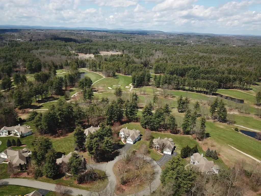 19 Freemans Way Hollis NH 03049
