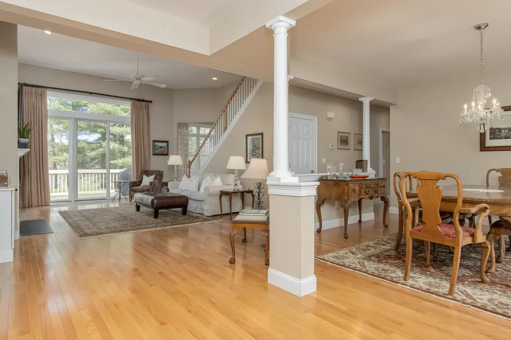 19 Freemans Way Hollis NH 03049