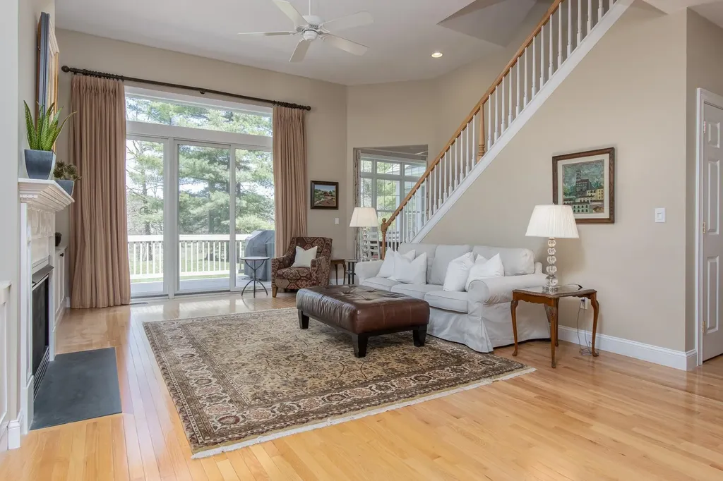 19 Freemans Way Hollis NH 03049
