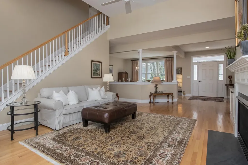 19 Freemans Way Hollis NH 03049