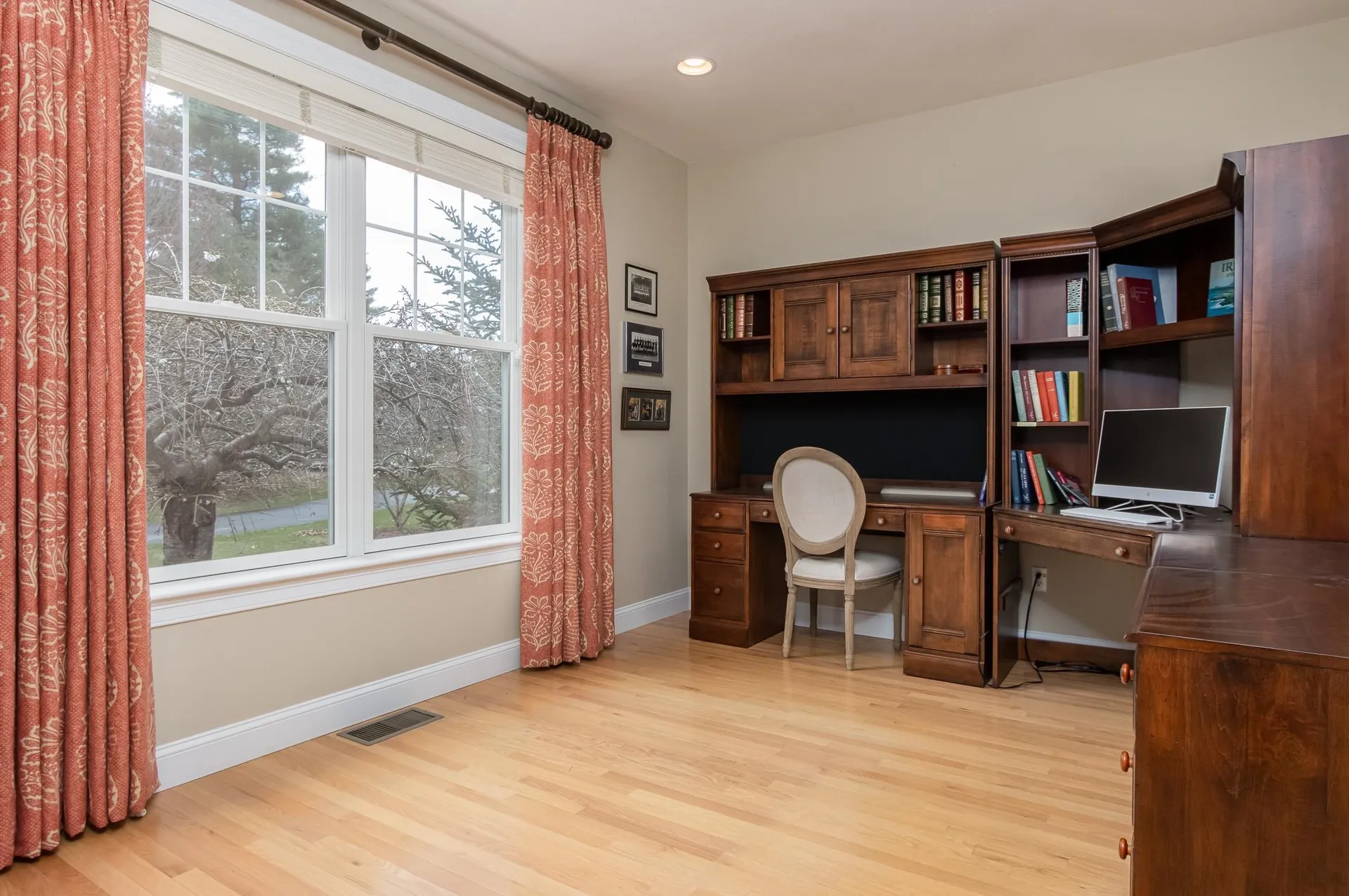 19 Freemans Way Hollis NH 03049
