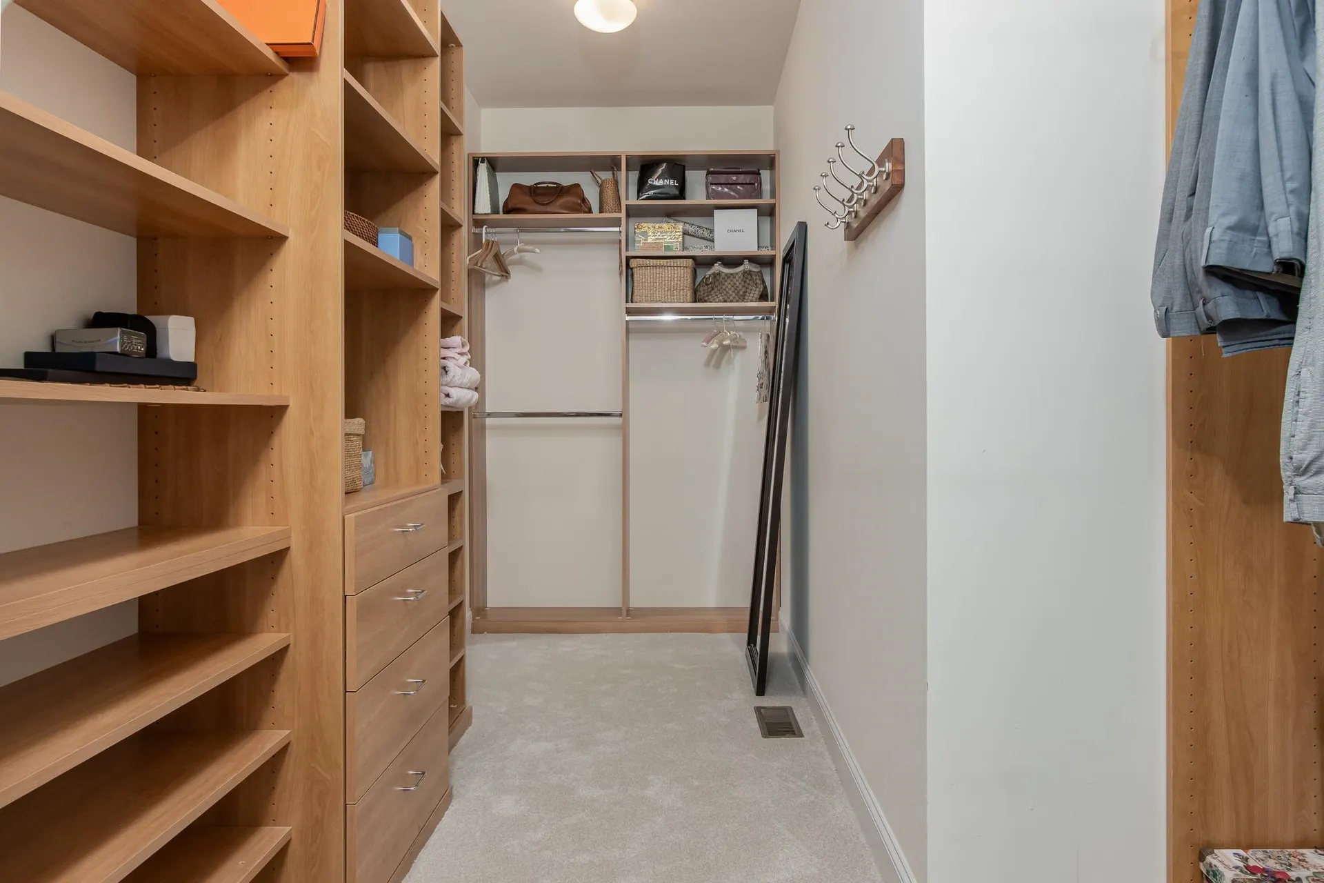 19 Freemans Way Hollis NH 03049
