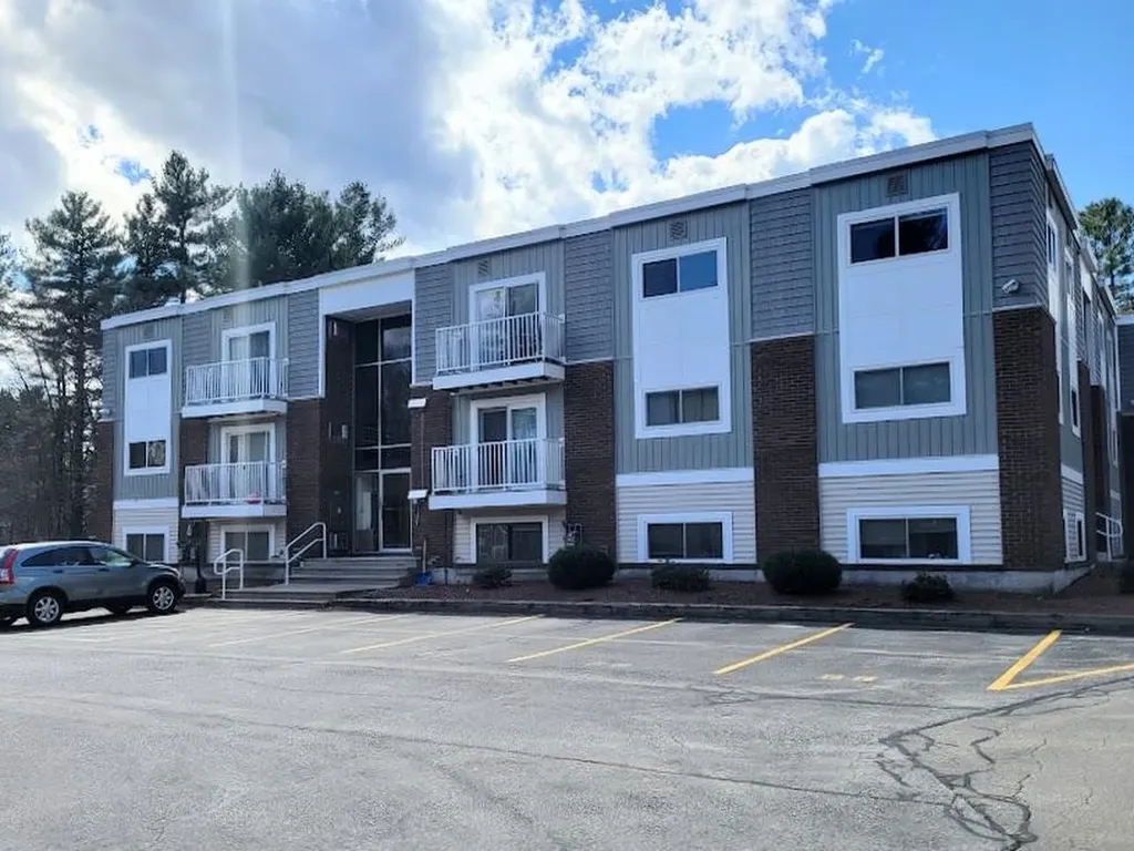 68e Constitution Drive Londonderry NH 03053